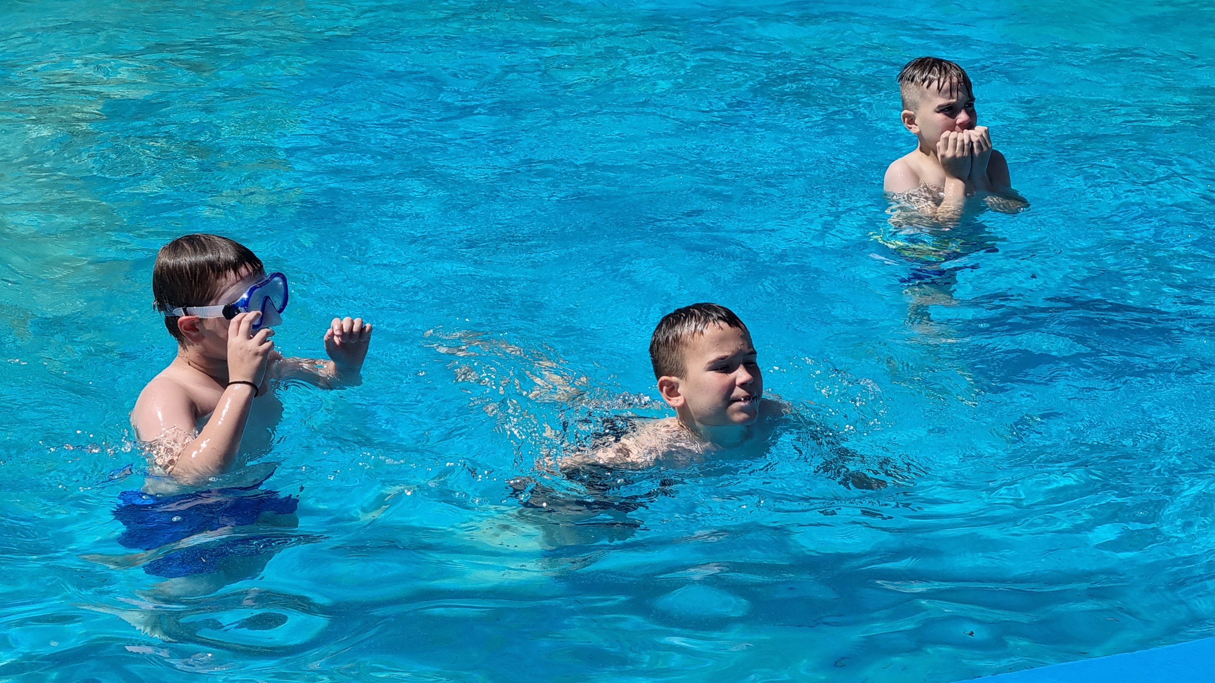 deti v bazéne