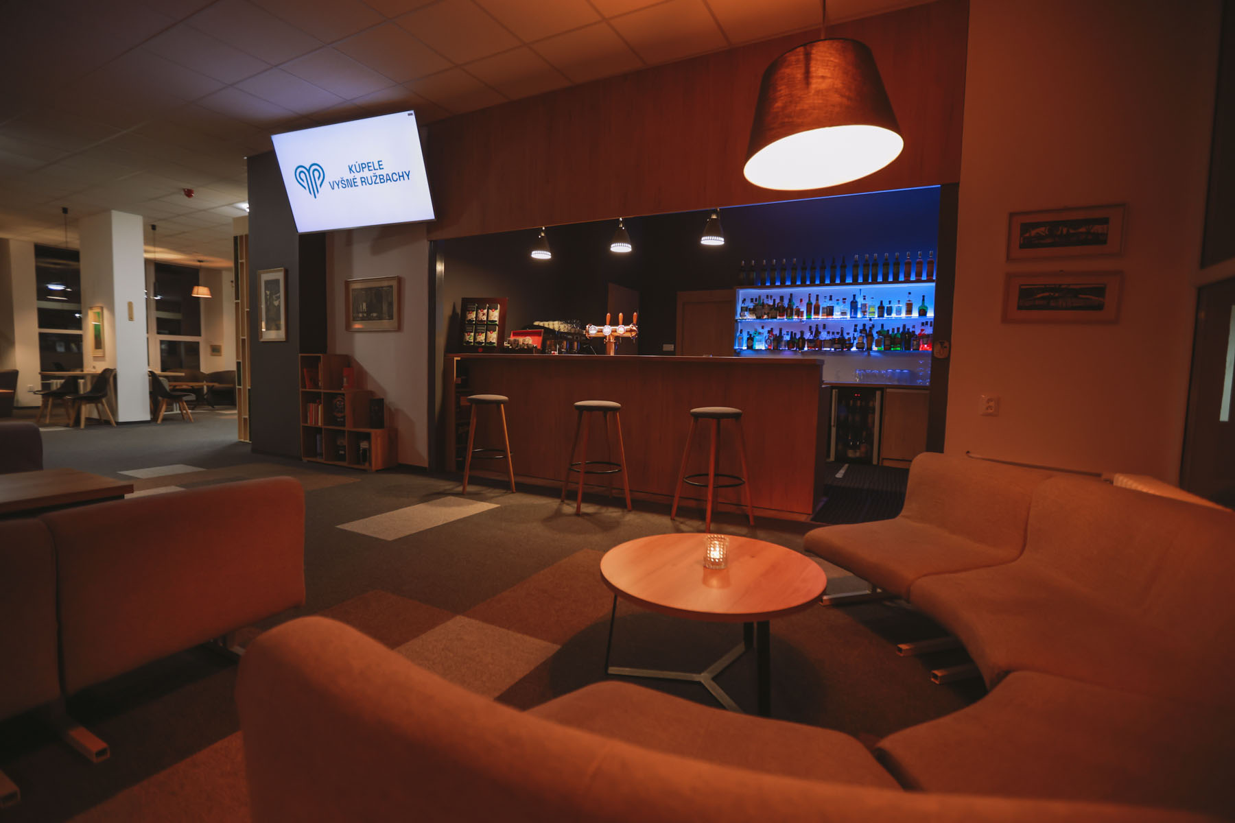 kvr t1 lobby bar